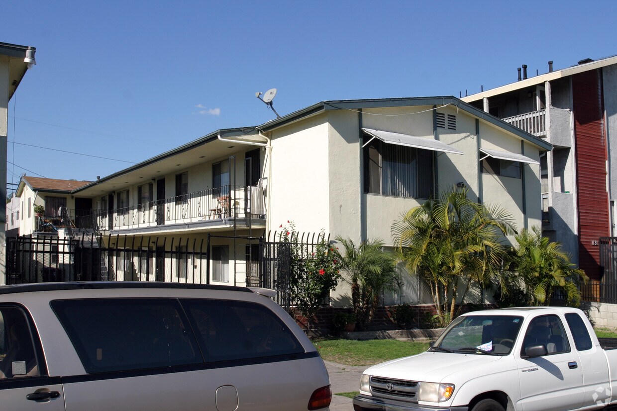 Foto del edificio - 1127-1129 Raymond Ave