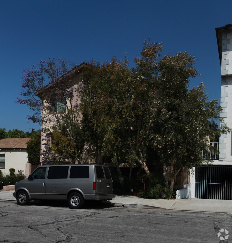 Foto del edificio - 233 E Elmwood Ave