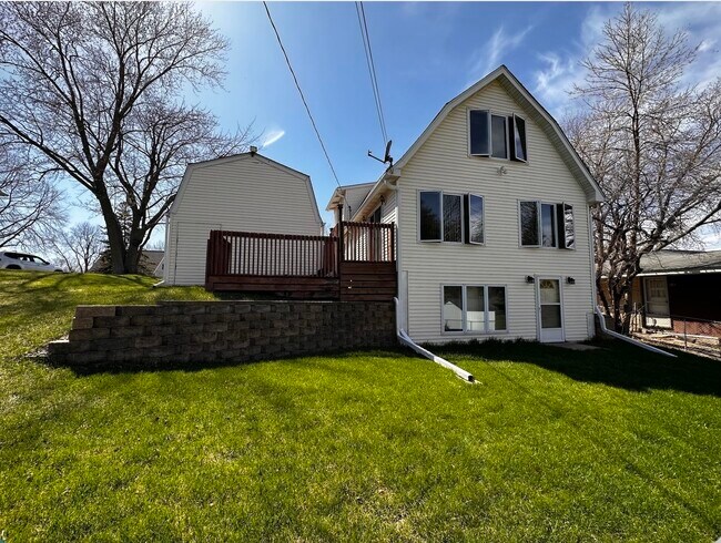 Foto del edificio - 3617 Edward St NE