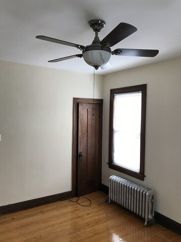 Building Photo - Large one bedroom
