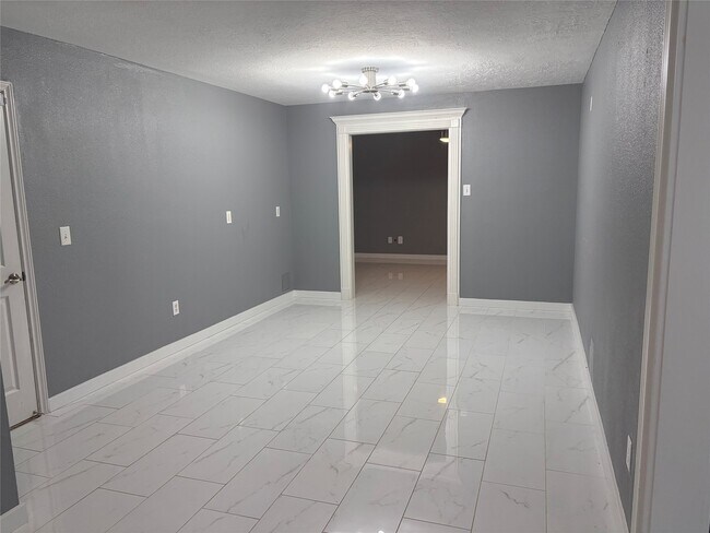 Foto del edificio - 18385 Ten Oaks Ct