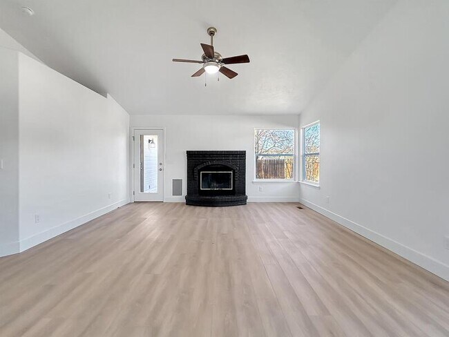 Foto del edificio - 5317 N Candlestick Ave