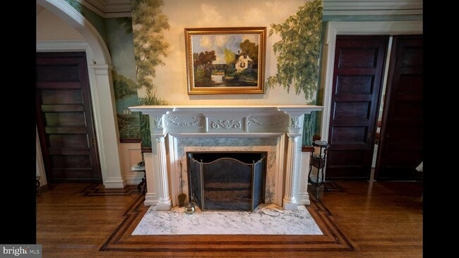 Building Photo - 605 Bank Ave