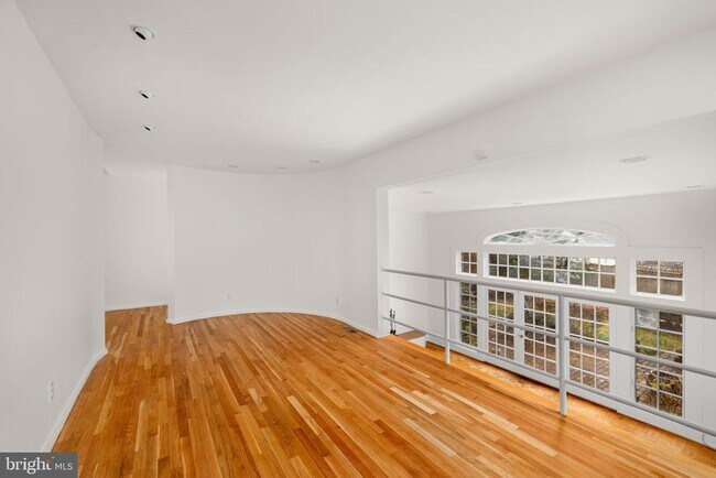 Foto del edificio - 4920 Butterworth Pl NW