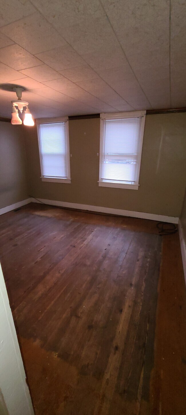 Bedroom 1 - 122 William St