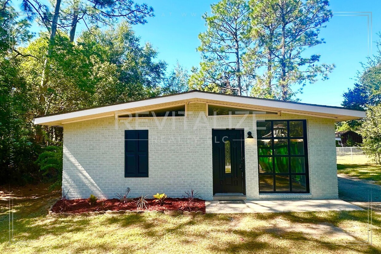 Primary Photo - Completed Remodeled 3 Bedroom/2 Bath in Mo...