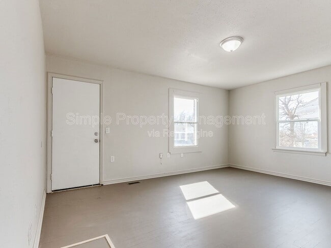 Building Photo - 517 E Boeing Dr