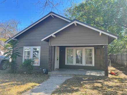 Primary Photo - Updated 3 bedroom 2 bath EASY walk to campus!