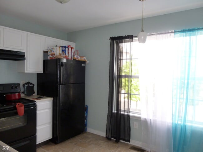 Building Photo - 3055 Armory Dr