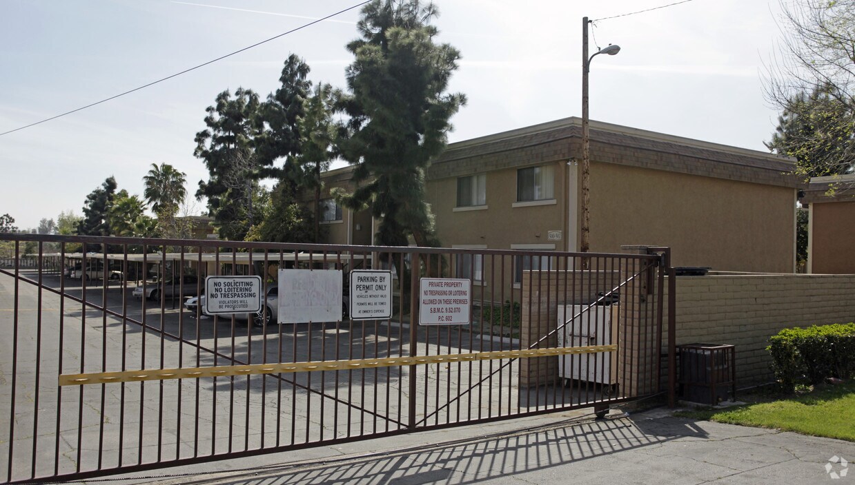 Building Photo - Wood Ridge Villas Apartments