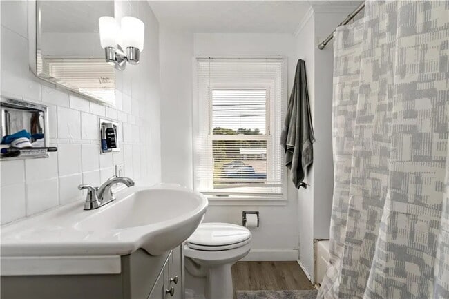 Bathroom - 5905 Heckert Rd