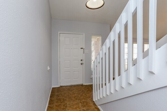 Foto del edificio - 8123 Big Oak Trail Dr