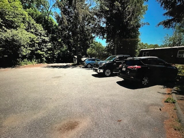 Parking - 657 Robbins Ave