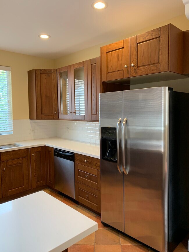 Gourmet kitchen with plenty of storage space - 1348 N Stanley Ave