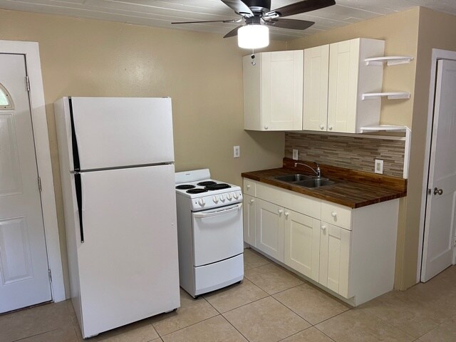 kitchen - 3890 51st Ave N