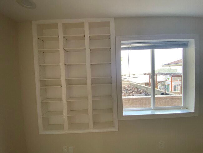 Living Room built in bookcase - 3708A Claudine St
