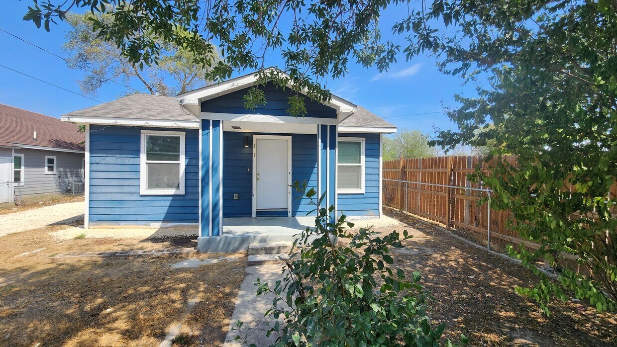 Foto principal - PALO ALTO HEIGHTS- 3bedroom 2 bath Home