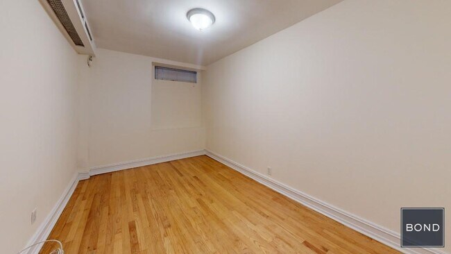 Foto del edificio - 323 E 83rd St