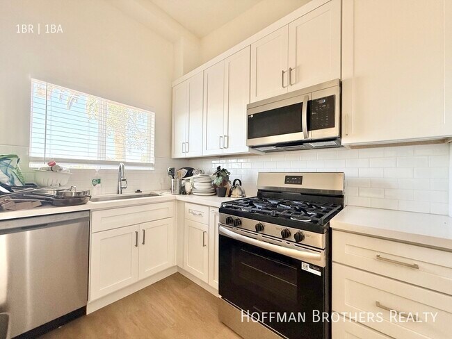 Foto del edificio - 1467 Fairbanks Pl