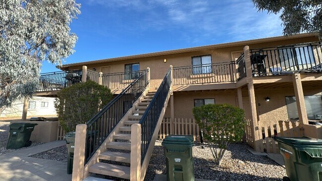 Foto del edificio - Fully Furnished or Unfurnished - 2 bedroom...