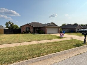 Building Photo - 4111 W Mahogany Dr