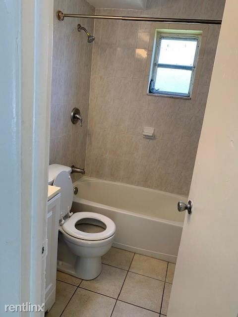 Building Photo - 1 br, 1 bath Apartment - 660 N University Dr