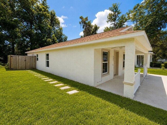 Foto del edificio - 986 NW 1st St