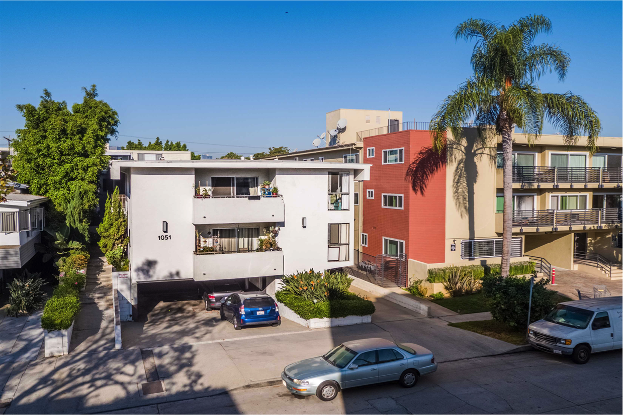Primary Photo - 1051 S Sherbourne Dr