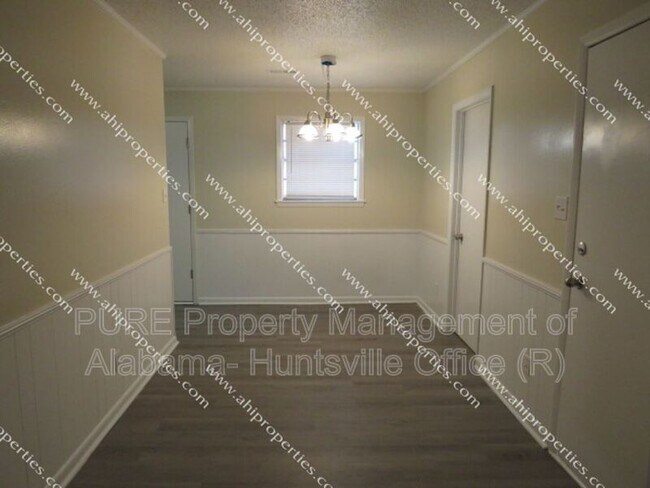 Building Photo - 3005 Jenny Avenue