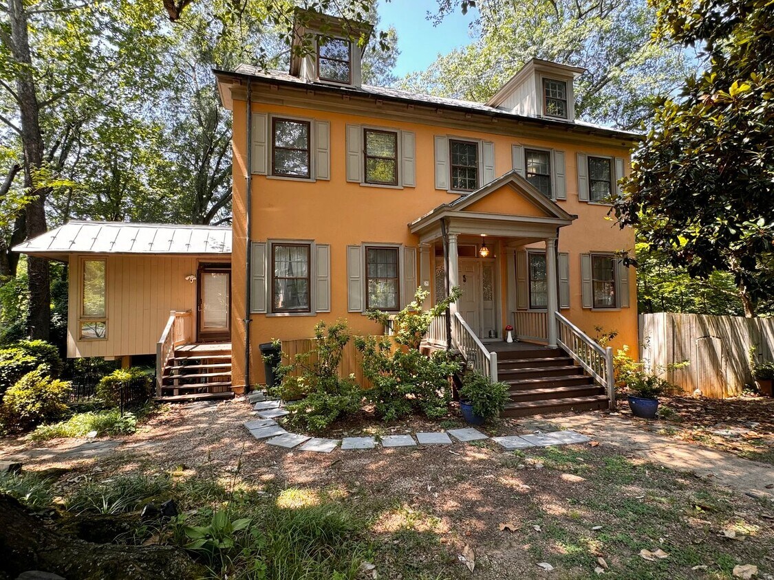 Foto principal - 29 University Cir