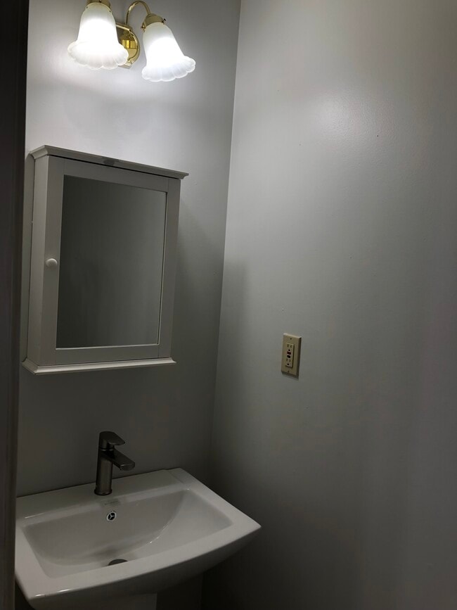 Building Photo - 665 Sherard Cir