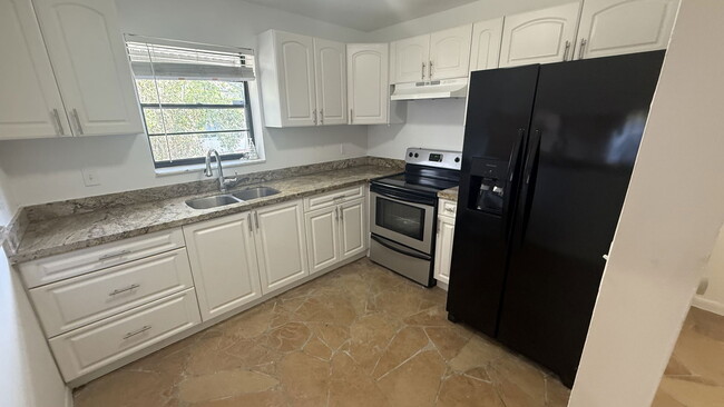 Building Photo - 10583 La Placida Dr