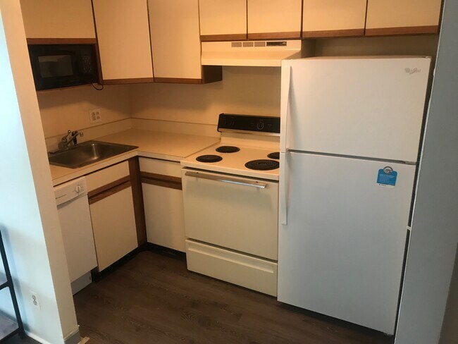 Building Photo - 555 E William St