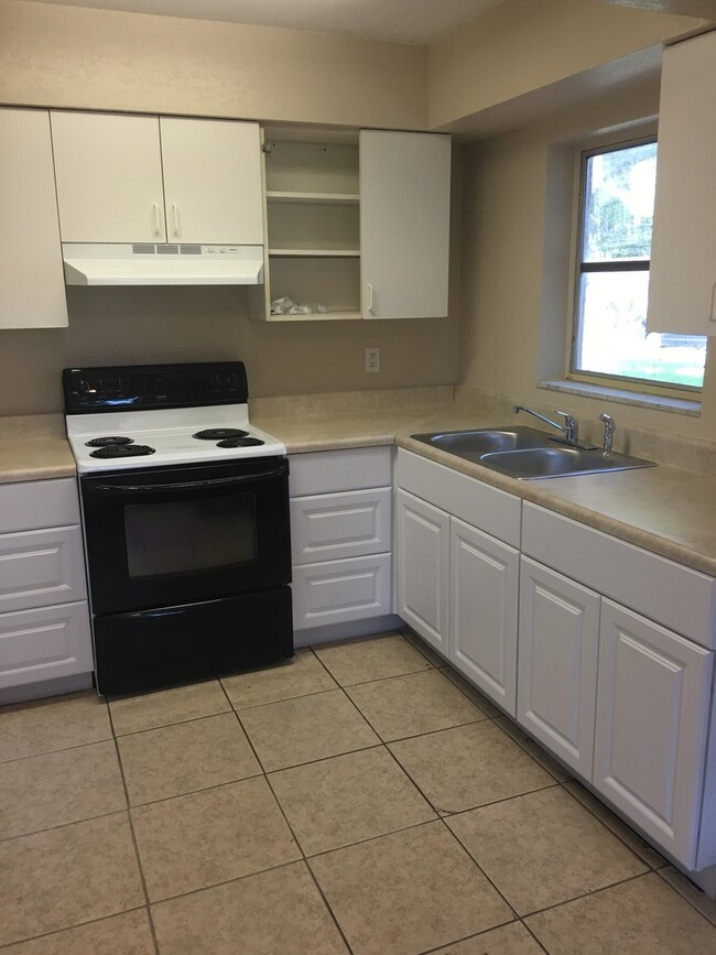 Foto del edificio - 3 Bed 2 Bath Home Pet Friendly Section 8 &...