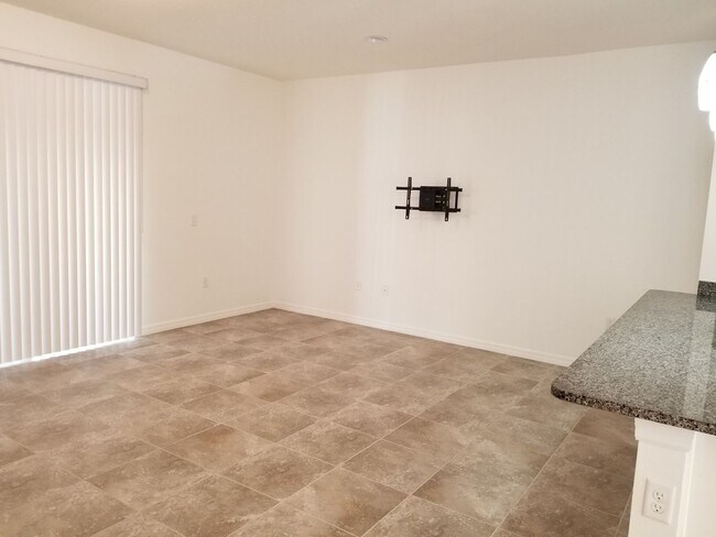 Building Photo - There’s No Place Like This 2-Story 3 BR, 2...