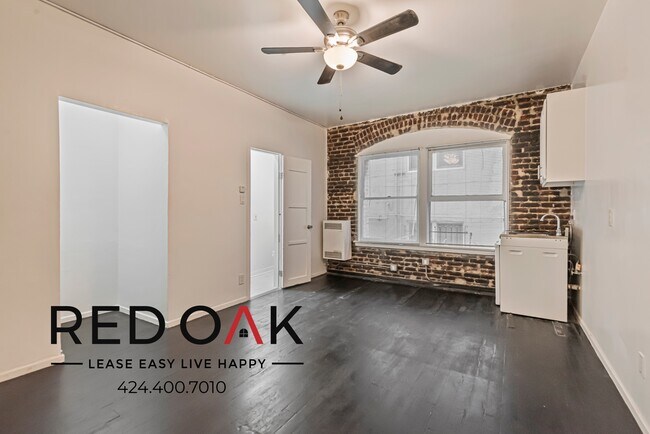 Building Photo - 854 S Oxford Ave