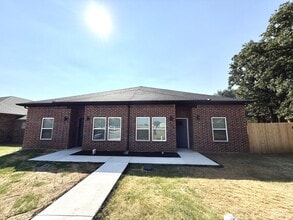 Building Photo - 921 S.Franklin Dr