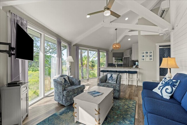 Foto del edificio - 2041 Deer Island Rd