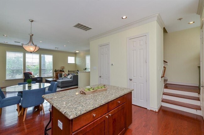 Foto del edificio - 3316 Clearview Cir