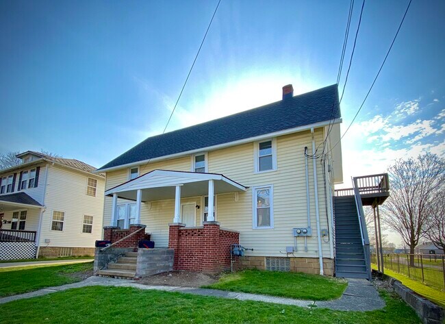 Foto del edificio - 319 N Huntington St