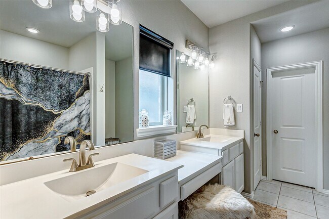 Foto del edificio - 7314 Saddle Tree Dr