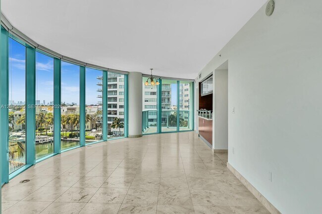 Foto del edificio - 6000 Indian Creek Dr