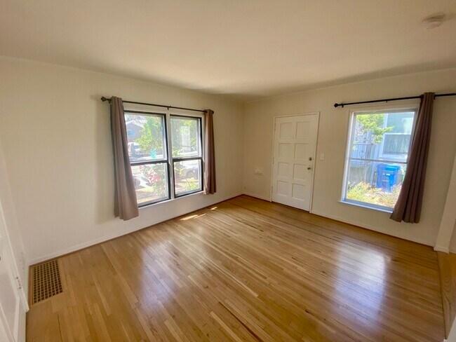 Foto del edificio - 5708 8th Ave NW