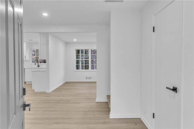 Foto del edificio - 3296 Columbia Woods Dr