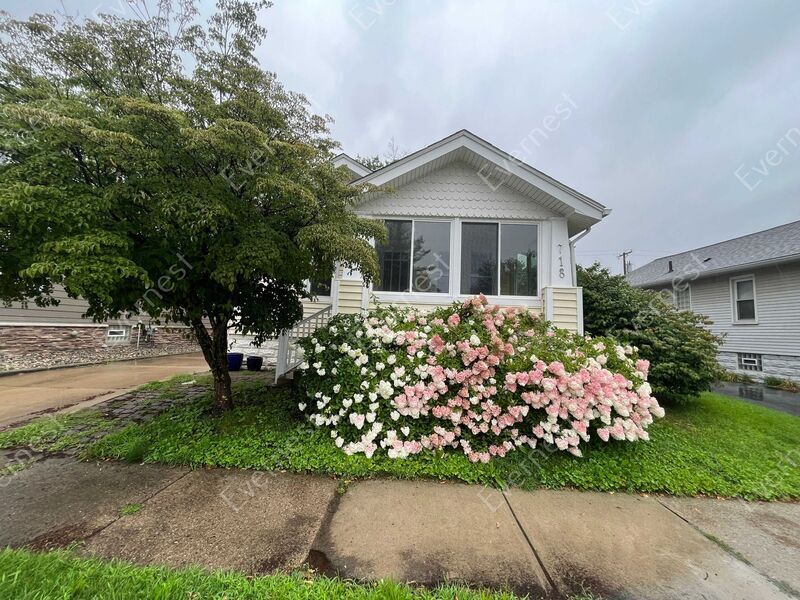 Foto principal - 718 S Pleasant St