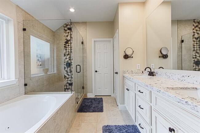 Foto del edificio - 3034 Glenthorpe Ln