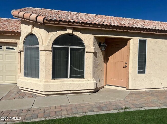 Building Photo - 2221 E Union Hills Dr