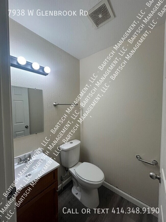 Foto del edificio - 7938 W Glenbrook Rd