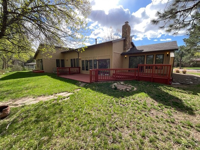 Building Photo - 5 Bedroom Home Available Near W Cheyenne R...