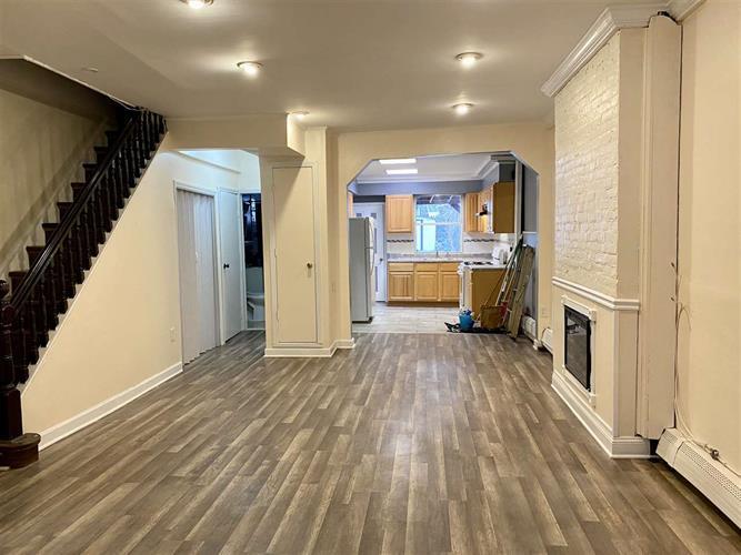 Foto principal - 33 Pearsall Ave